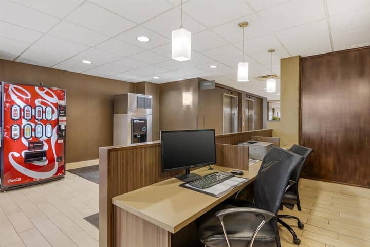 Business Center 56 of 58